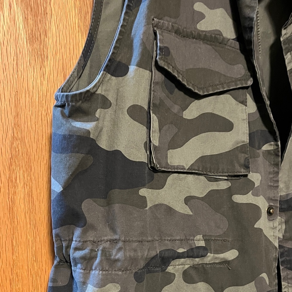 Love Tree Green Camouflage Vest - Picture 4 of 12